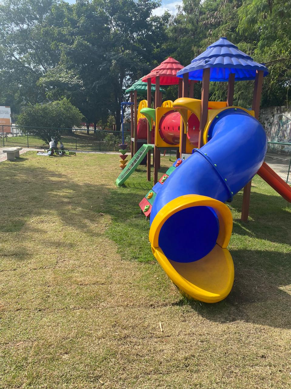 Emusa conclui reforma de praça em Santa Bárbara